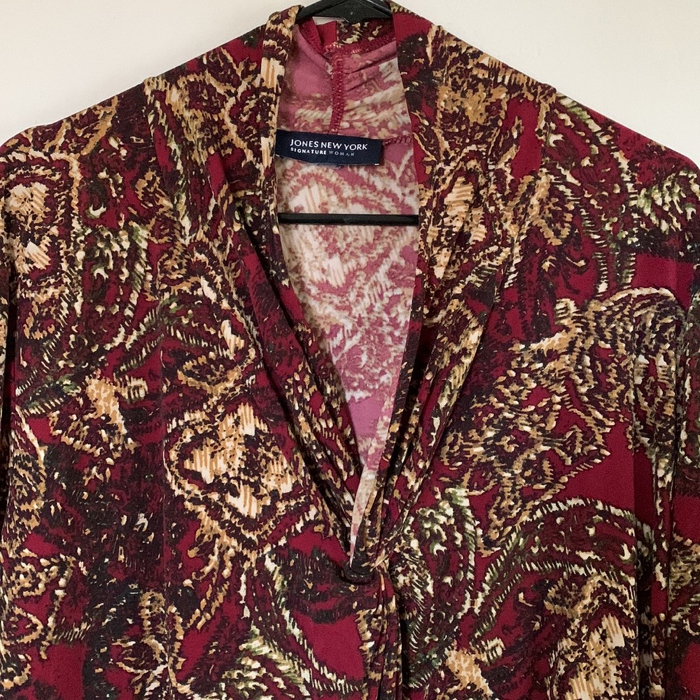 Jones of New York Burgundy V-Neck Blouse Size 1X - Picture 2 of 11